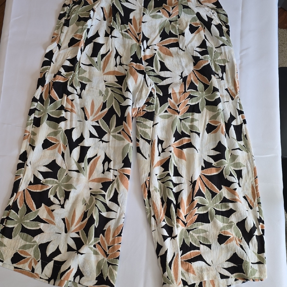 Volcom Leaf Print Cropped Pants